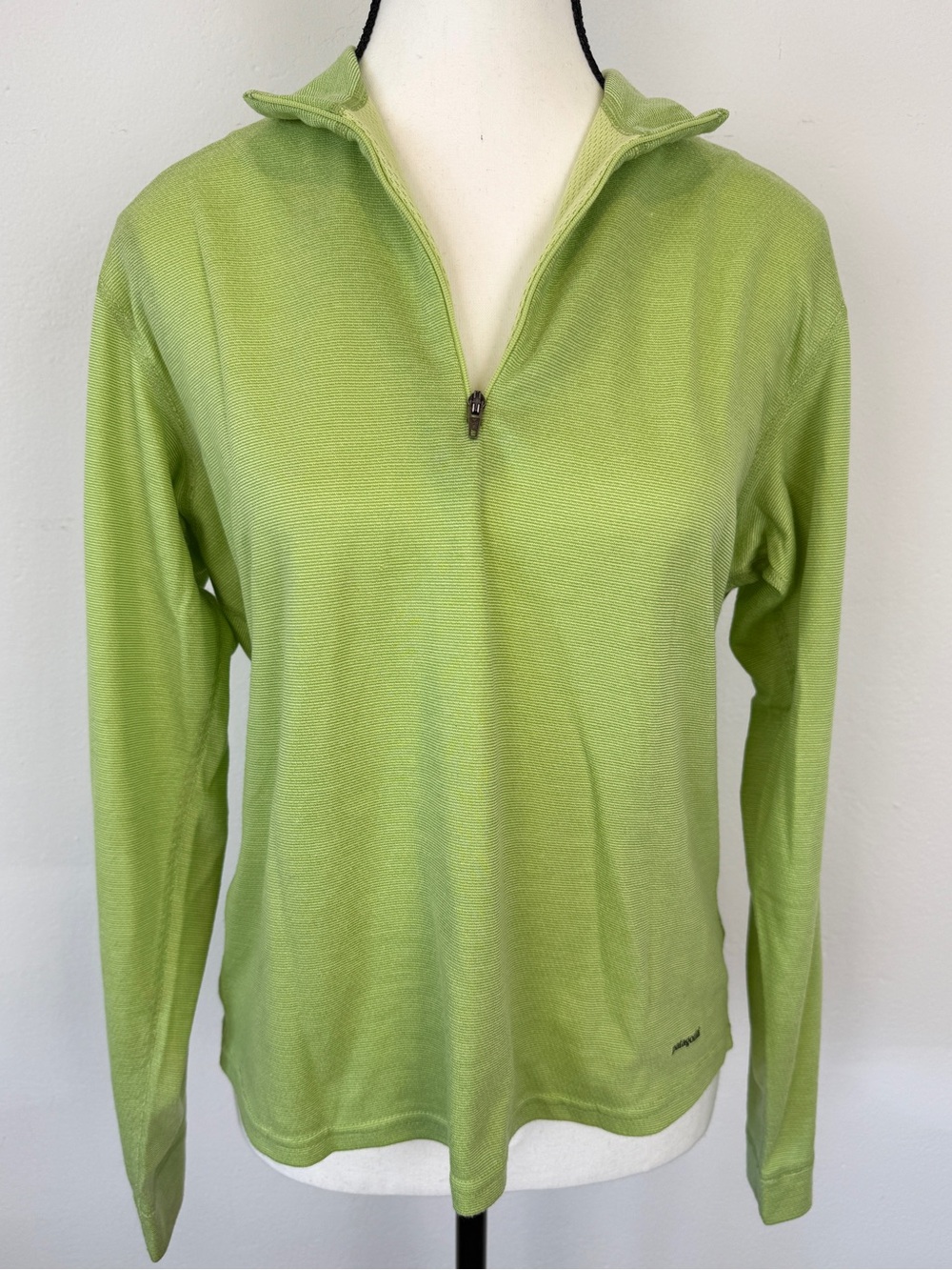 Patagonia Size Medium Light Green Capilene 1/4 Zip Long Sleeve Pullover